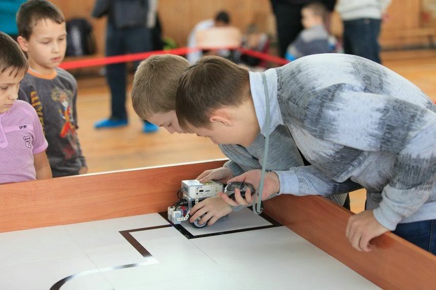 Соревнования по робототехнике Соревнования по робототехнике