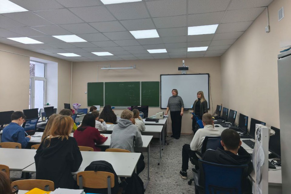 Елабужский институт КФУ провел профориентационные встречи в школах Заинска Елабужский институт КФУ провел профориентационные встречи в школах Заинска