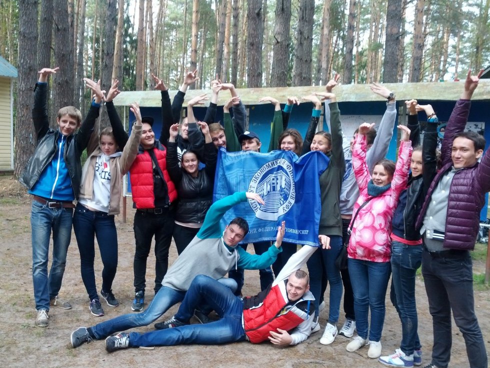 ����� ����