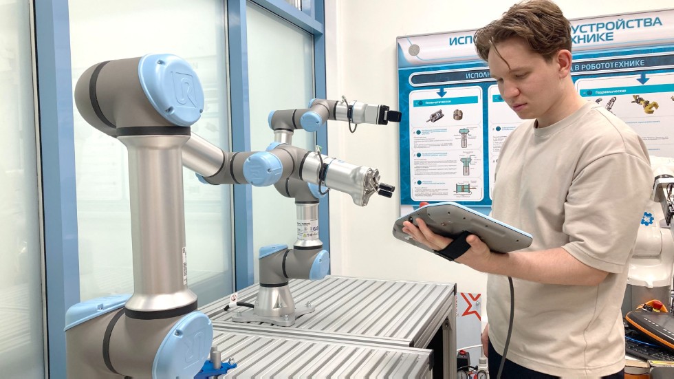 Two new industrial collaborative robots from Universal Robotics arrived at the Laboratory of Intelligent Robotic Systems