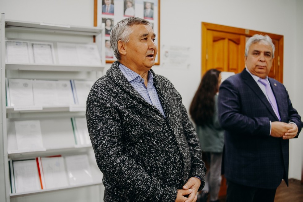 Выставка 'На поиск затонувших кораблей' открылась в КФУ в день 300-летия визита Петра I в Казань Выставка 'На поиск затонувших кораблей' открылась в КФУ в день 300-летия визита Петра I в Казань