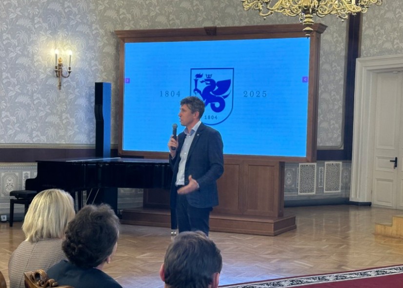 Аспирантам Казанского федерального вручили удостоверения Аспирантам Казанского федерального вручили удостоверения