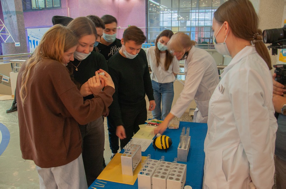 В УНИКСе состоялся фестивал науки для первокурсников ,Химический институт им. А. М. Бутлерова, научные кружки