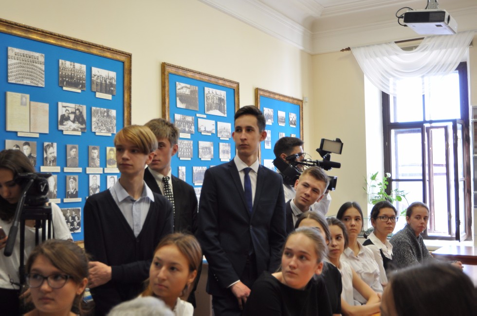 � ������ � ����� ��� ��������� 9 ��������� ��������� ��� (1944 ���� �������), �������, �������� � ������� ������ �������� ����, ����� ���������� �����, ����������� �����-���������� ����, ����������� ������ ������ ���� ������� �������������� �������