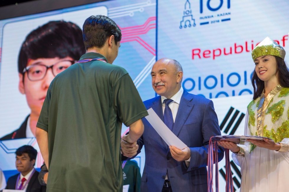 IOI Flag Handed Over to Iran ,IOI, Iran, China, IT, Ministry of Education and Science of Russia, Ministry of Education and Science of Tatarstan, Ministry of Information and Communication of Tatarstan