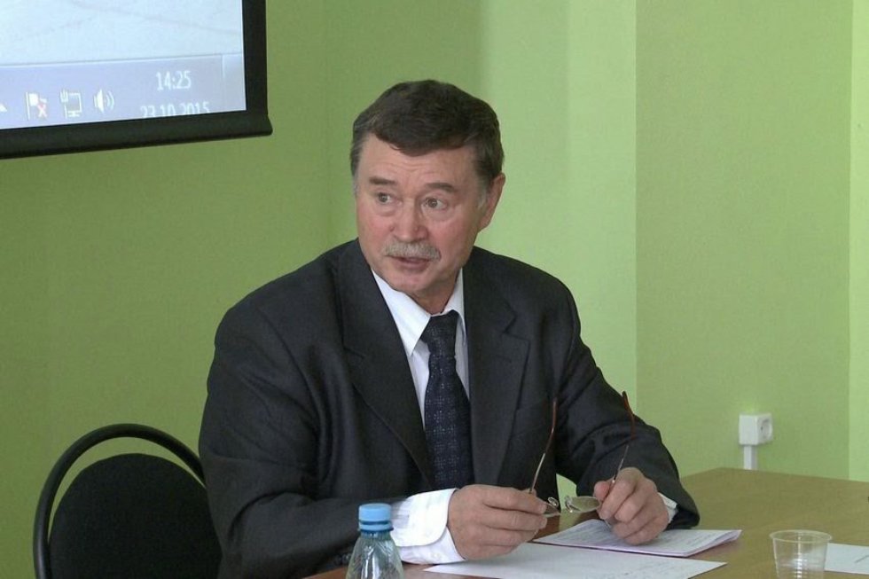 'Изучая новые языки, общаясь и обучая им других людей, мы служим делу мира' 'Изучая новые языки, общаясь и обучая им других людей, мы служим делу мира'