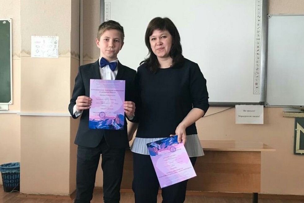 Преподаватель и студенты факультета иностранных языков приняли участие в работе ежегодной конференции школьников 'Елабужский Парнас' Преподаватель и студенты факультета иностранных языков приняли участие в работе ежегодной конференции школьников 'Елабужский Парнас'