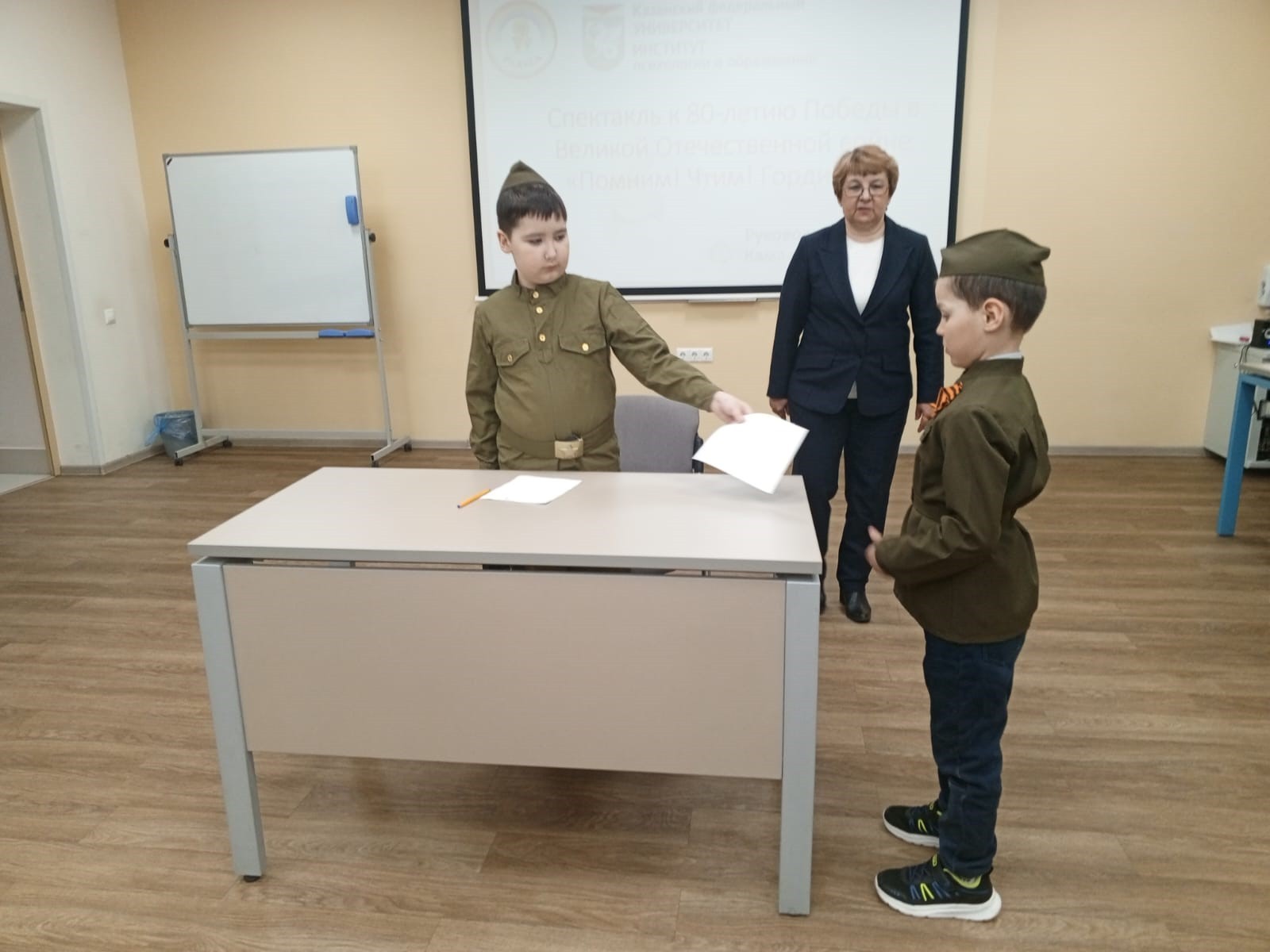 В детском театре Казанского федерального университета 'Радуга' проходят репетиции спектакля о Великой Отечественной войне В детском театре Казанского федерального университета 'Радуга' проходят репетиции спектакля о Великой Отечественной войне