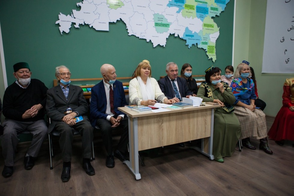 В Елабужском институте прошел 'Аулак өй - баттл' между студентами вуза и ведущими литературными деятелями Республики Татарстан В Елабужском институте прошел 'Аулак өй - баттл' между студентами вуза и ведущими литературными деятелями Республики Татарстан