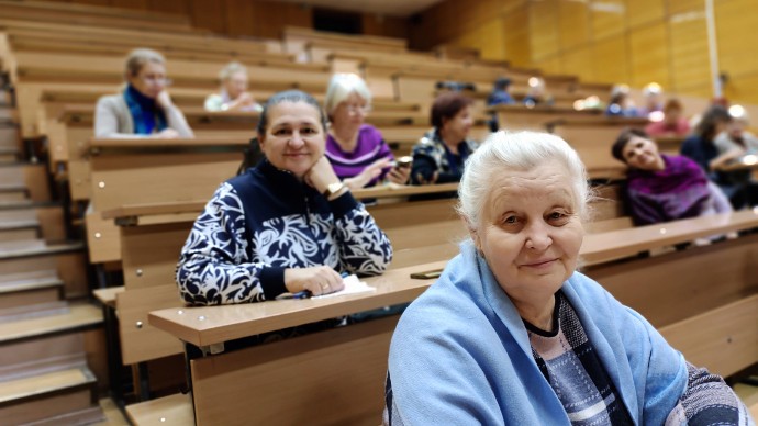 Студенты серебряного возраста изучают восточную генеалогию Студенты серебряного возраста изучают восточную генеалогию