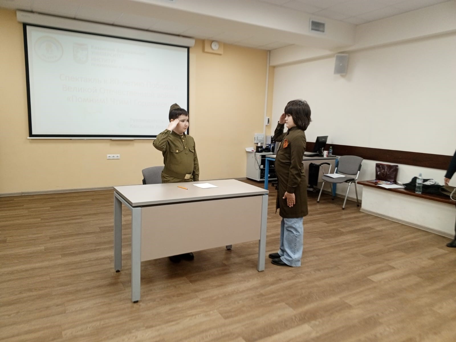 В детском театре Казанского федерального университета 'Радуга' проходят репетиции спектакля о Великой Отечественной войне В детском театре Казанского федерального университета 'Радуга' проходят репетиции спектакля о Великой Отечественной войне