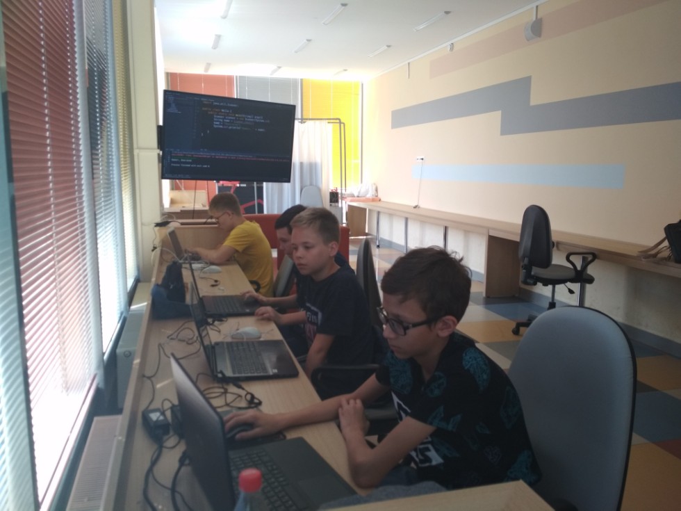 Идет запись на вторую летнюю смену лагеря по программированию для школьников Идет запись на вторую летнюю смену лагеря по программированию для школьников