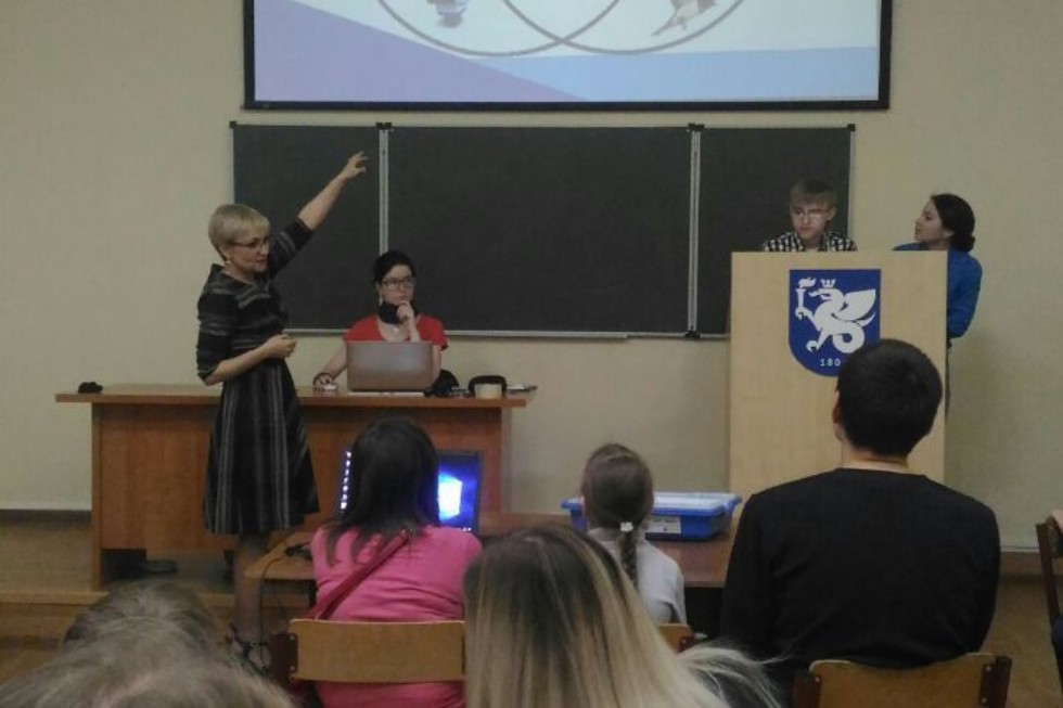 Сразу три площадки представили преподаватели кафедры математики и прикладной информатики и студенты на 'Ночь науки' Сразу три площадки представили преподаватели кафедры математики и прикладной информатики и студенты на 'Ночь науки'