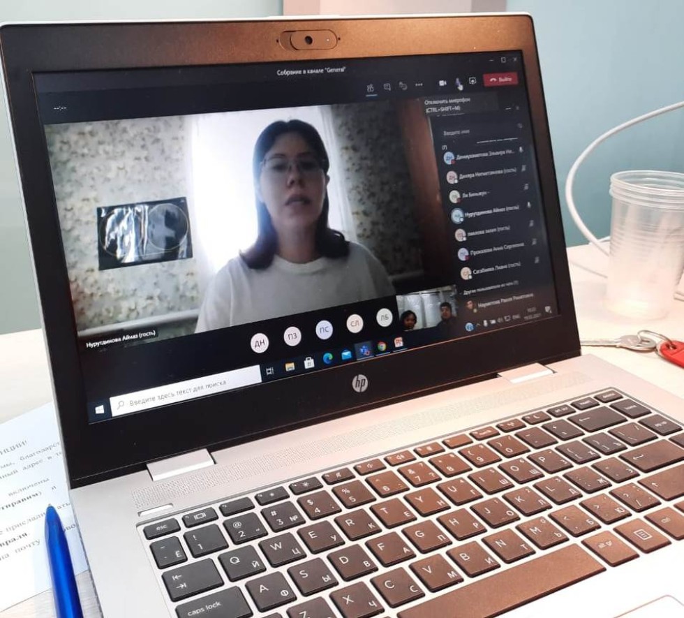 Төрле лингвомәдәният вәкилләре аралаша Төрле лингвомәдәният вәкилләре аралаша