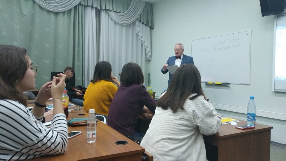 10 октября состоялась открытая лекция Владимира Пугача (г. Москва) 10 октября состоялась открытая лекция Владимира Пугача (г. Москва)