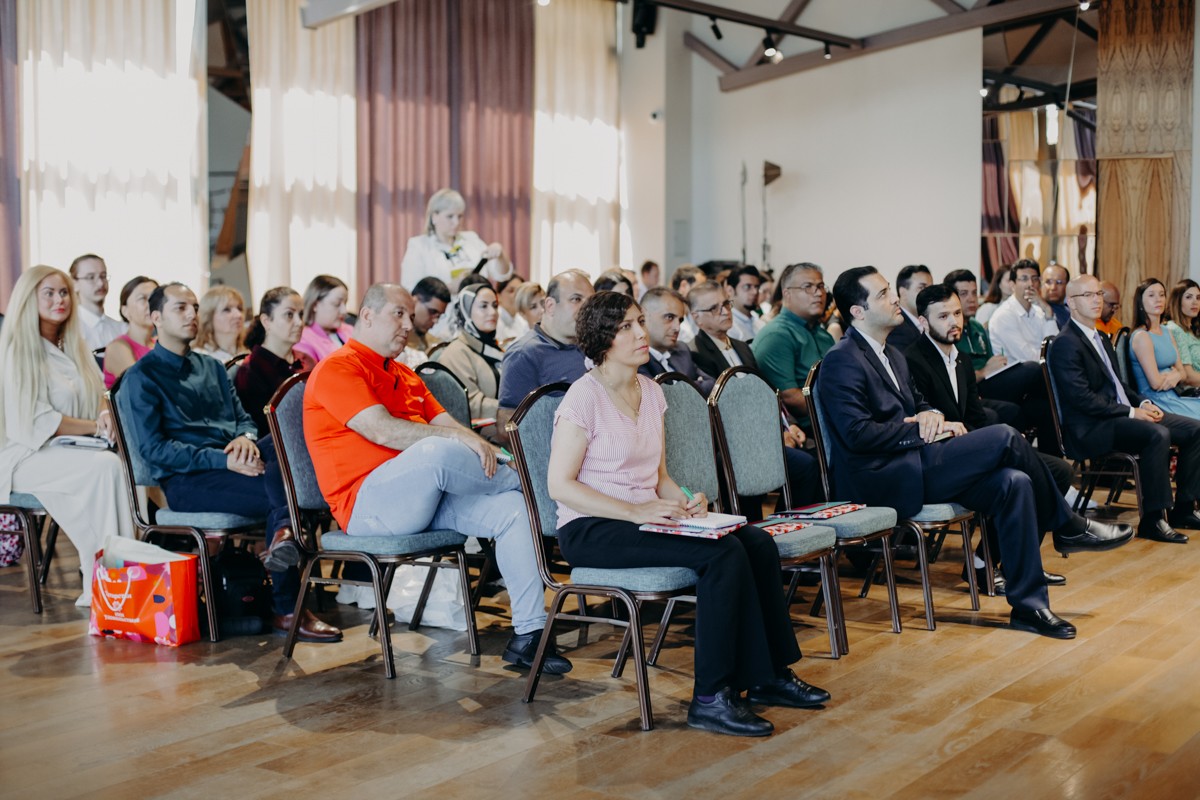 Студенты КФУ выступили переводчиками инфо-тура для туристических компаний из Ирана Студенты КФУ выступили переводчиками инфо-тура для туристических компаний из Ирана