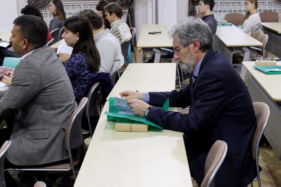 �������-������