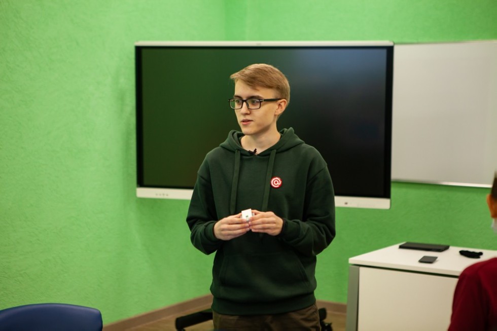 ����������