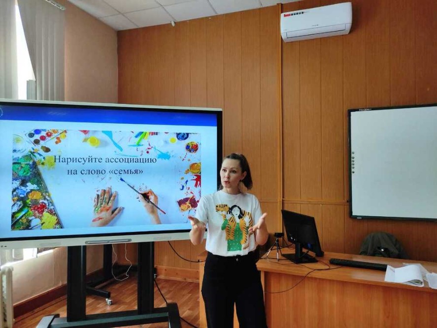 Преподаватели Елабужского института КФУ продолжают работу со школьниками психолого-педагогических классов г. Елабуги Преподаватели Елабужского института КФУ продолжают работу со школьниками психолого-педагогических классов г. Елабуги