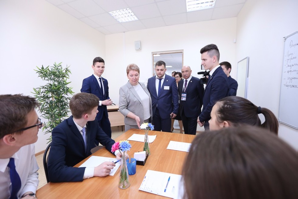 Делегация Правительства Российской Федерации и прибыла в Казанский университет с официальным визитом
