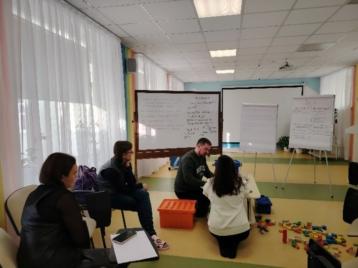 Родительский практикум:Ключевые темы поддержки игры у детей с аутизмом Родительский практикум:Ключевые темы поддержки игры у детей с аутизмом