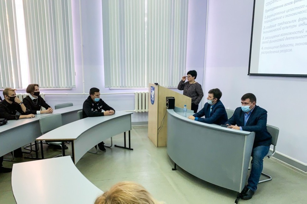 Встреча студентов Елабужского института и учеников 'Университетской' школы с преподавателями из Казани Встреча студентов Елабужского института и учеников 'Университетской' школы с преподавателями из Казани