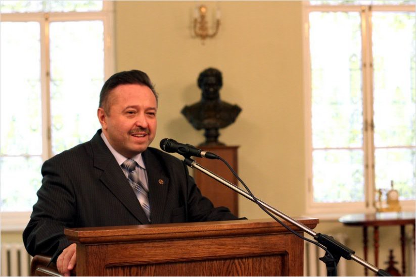 �������