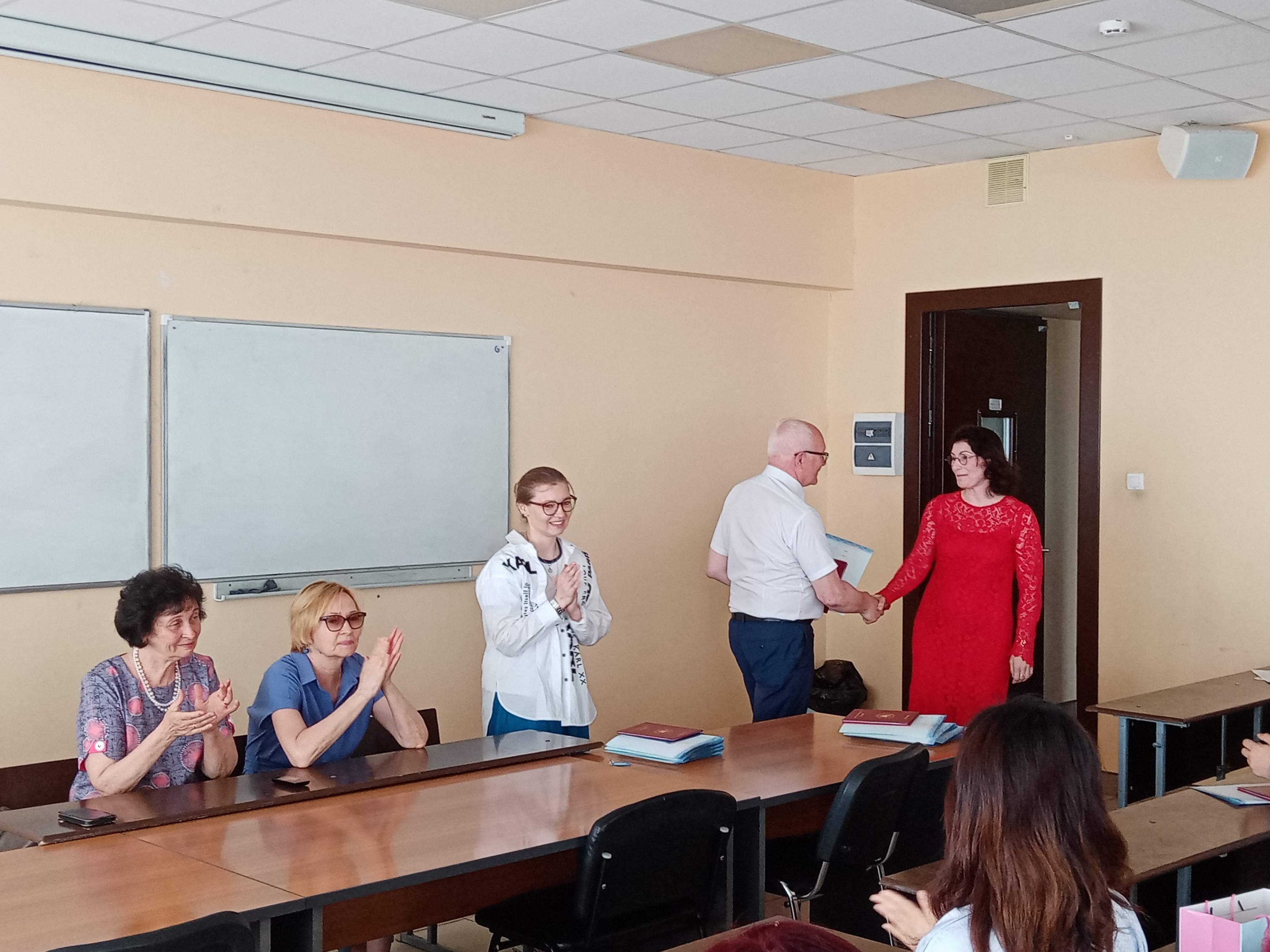 Торжественное вручение дипломов! Торжественное вручение дипломов!