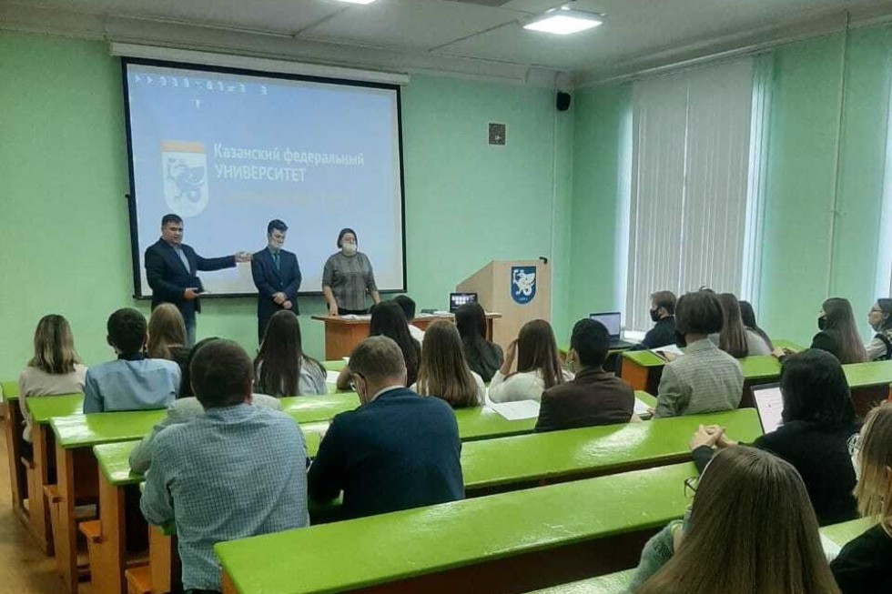 Студенты и преподаватели представили свой взгляд на решение актуальных экономических проблем Студенты и преподаватели представили свой взгляд на решение актуальных экономических проблем