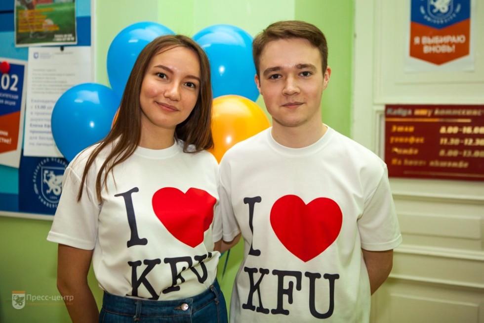 Студенты активно участвуют в акции 'Я выбираю вновь!' Студенты активно участвуют в акции 'Я выбираю вновь!'