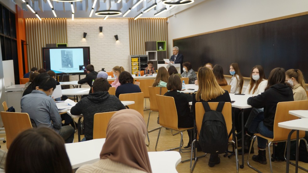 �������� ������������� ������-������������ �����������, ����������� 100-����� �� ��� �������� ��������� ��� ���������