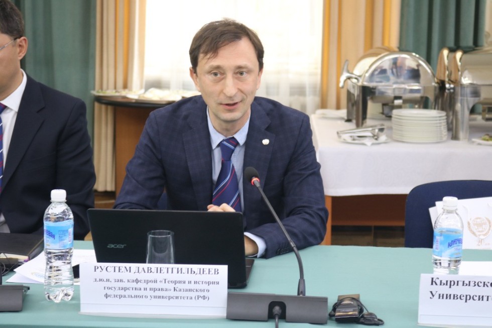 В Дипломатической академии МИД КР прошла Международная научно-практическая конференция, посвященная 20-летию Дипломатической академии Министерства иностранных дел Кыргызской Республики имени Казы Дикамбаева В Дипломатической академии МИД КР прошла Международная научно-практическая конференция, посвященная 20-летию Дипломатической академии Министерства иностранных дел Кыргызской Республики имени Казы Дикамбаева