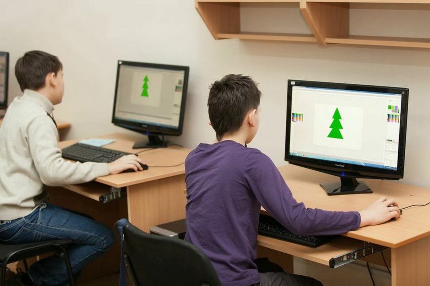 Маленькие студенты познакомились с историей Рождества и миром чудес Маленькие студенты познакомились с историей Рождества и миром чудес