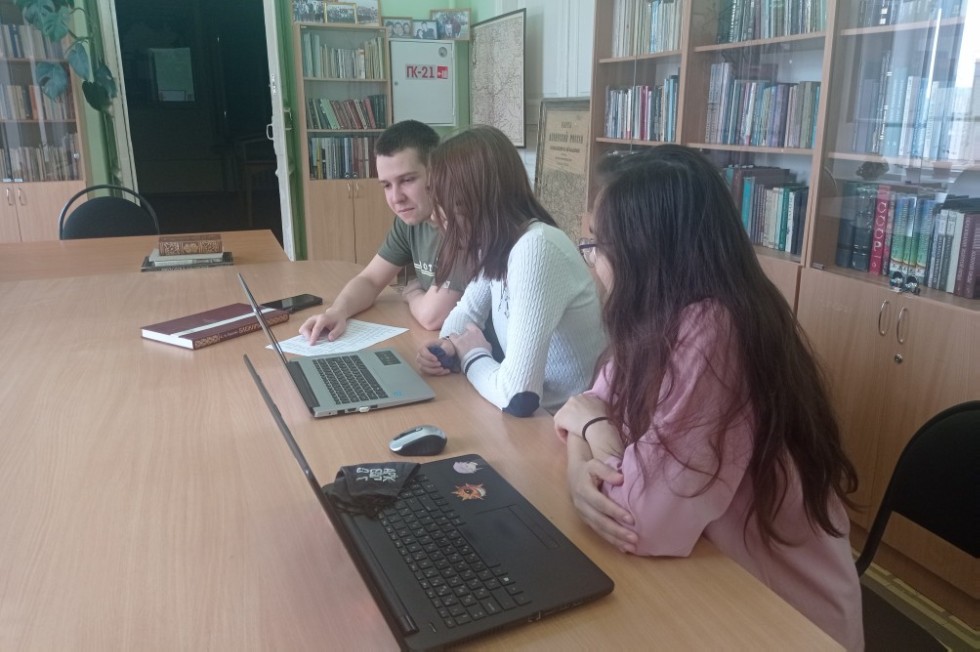 Студенты Археологического кружка приняли участие в работе VI международного Молодежного конвента Студенты Археологического кружка приняли участие в работе VI международного Молодежного конвента