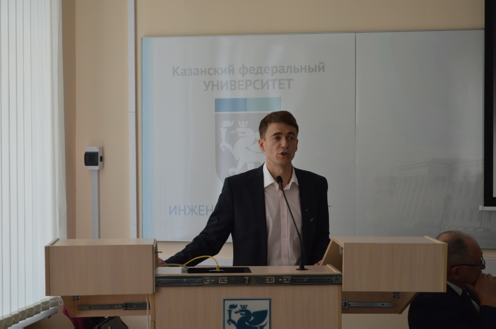 �������-����������� '���������� ���������' �� '���������' (�. ������) � ��� '�����������������-�������'(�. ������)