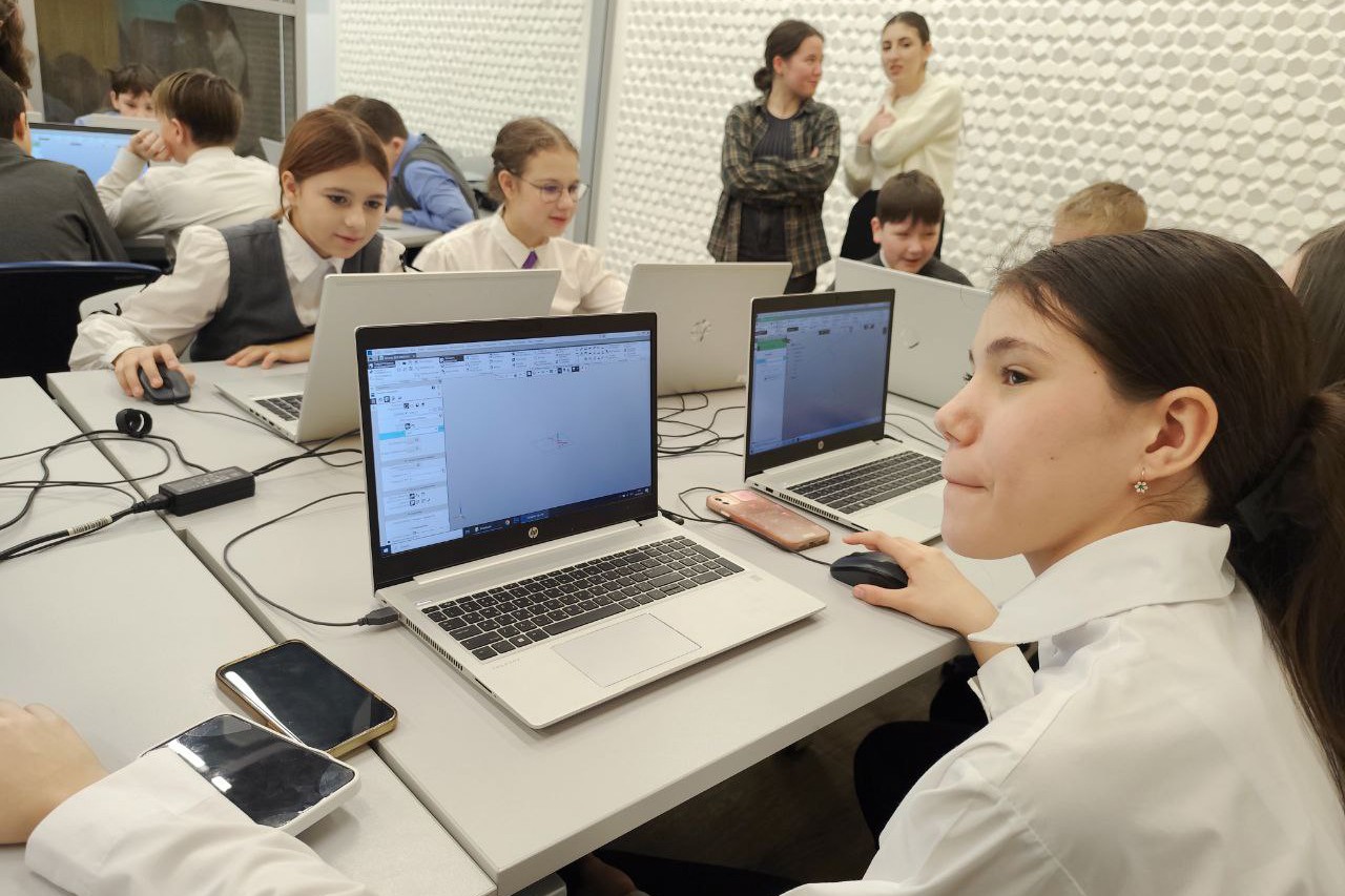 СНК '3D-моделирование' провёл увлекательный урок для шестиклассников лицея №10 СНК '3D-моделирование' провёл увлекательный урок для шестиклассников лицея №10