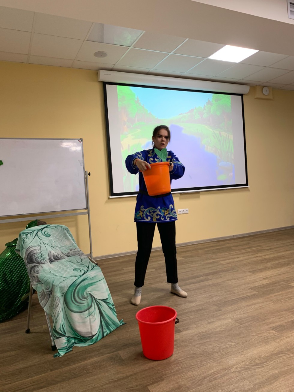 Студенческий молодежный театр 'Триумф' показал детям спектакль 'Емелино счастье' Студенческий молодежный театр 'Триумф' показал детям спектакль 'Емелино счастье'