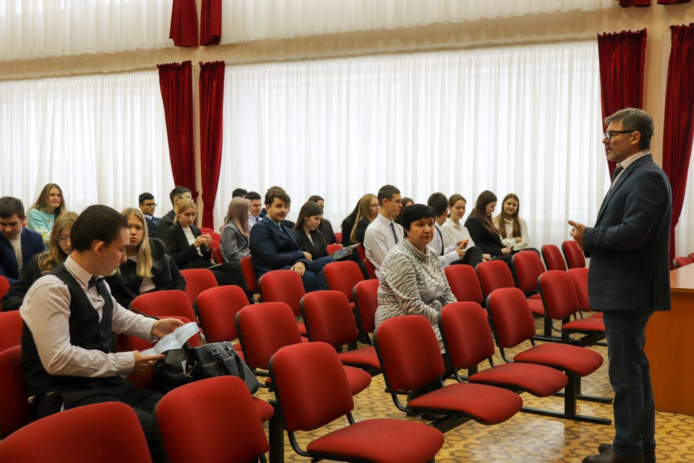 Профориентационный десант Елабужского института с энтузиазмом начал свою работу, открывая двери в мир будущего для школьников! Профориентационный десант Елабужского института с энтузиазмом начал свою работу, открывая двери в мир будущего для школьников!