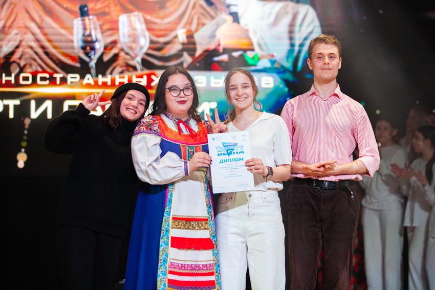 'Эффект Пушкина': техно-лиричная 'Студенческая весна' отзвенела в Елабужском институте КФУ 'Эффект Пушкина': техно-лиричная 'Студенческая весна' отзвенела в Елабужском институте КФУ