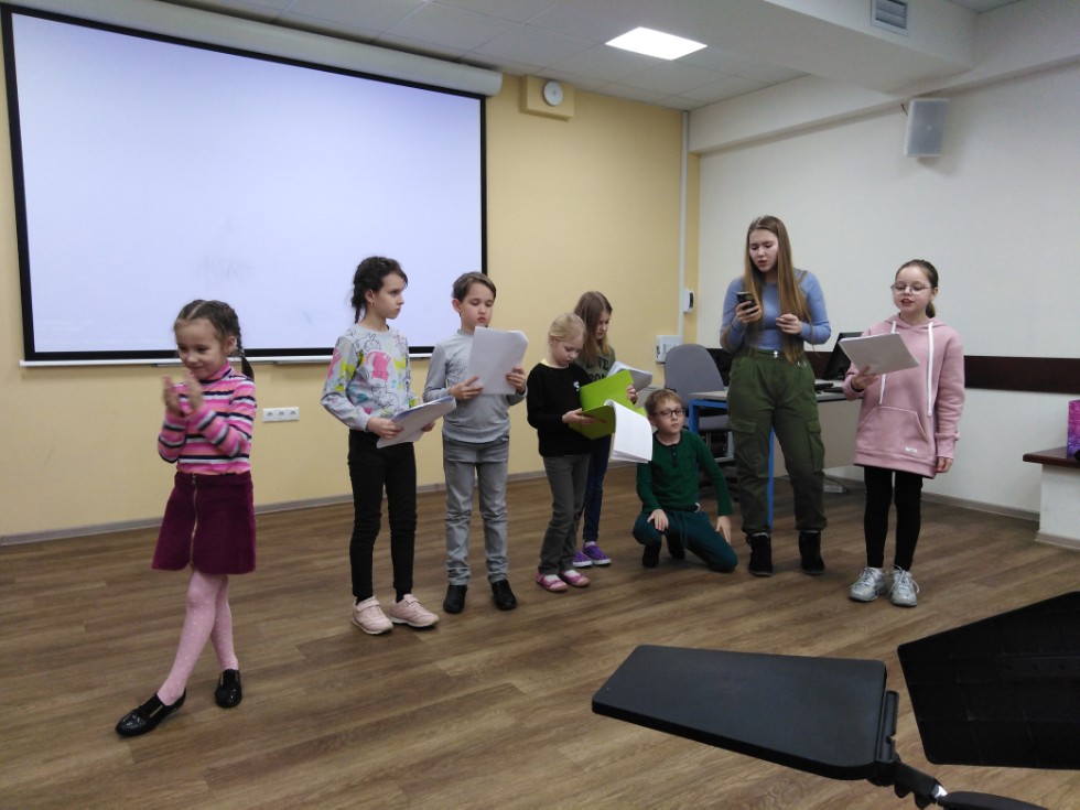 Актерский состав детского театра КФУ 'Радуга' работает над новым спектаклем Актерский состав детского театра КФУ 'Радуга' работает над новым спектаклем