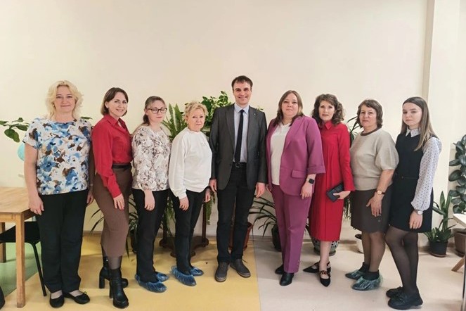 Сотрудник Химического института посетил Губернаторский лицей №100 г. Ульяновска Сотрудник Химического института посетил Губернаторский лицей №100 г. Ульяновска