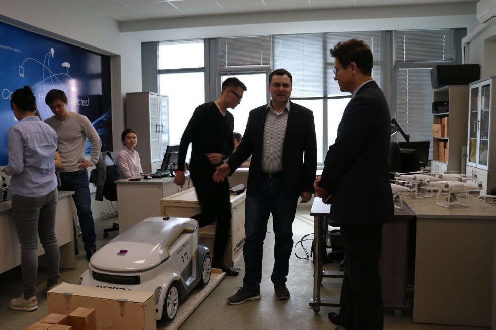 The delegation of Hanyang University (South Korea) visited the Laboratory of intelligent robotic systems