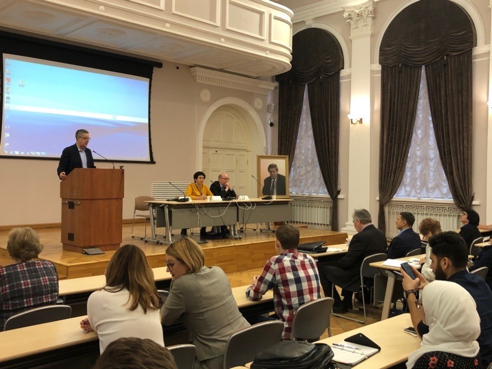 ���� � �����