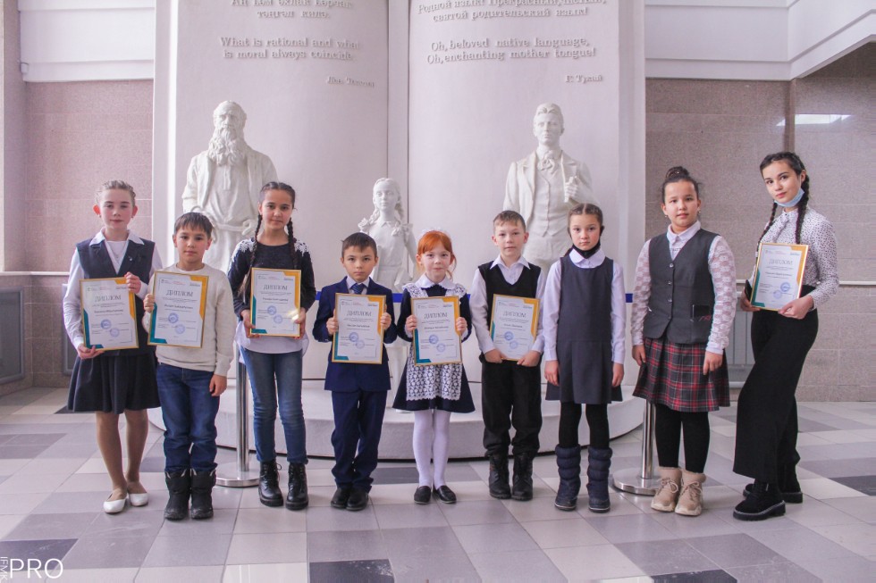 'Туган тел' олимпиадасының җиңүчеләрен бүләкләү 'Туган тел' олимпиадасының җиңүчеләрен бүләкләү