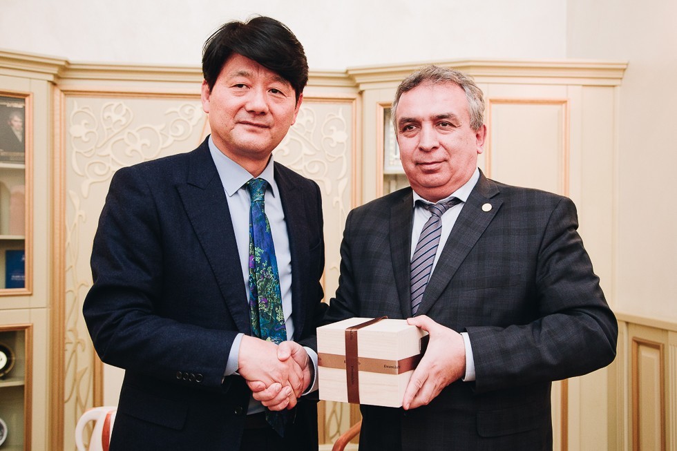 ИМО КФУ принял делегацию университета Синхай. Фотоотчет. ИМО КФУ принял делегацию университета Синхай. Фотоотчет.