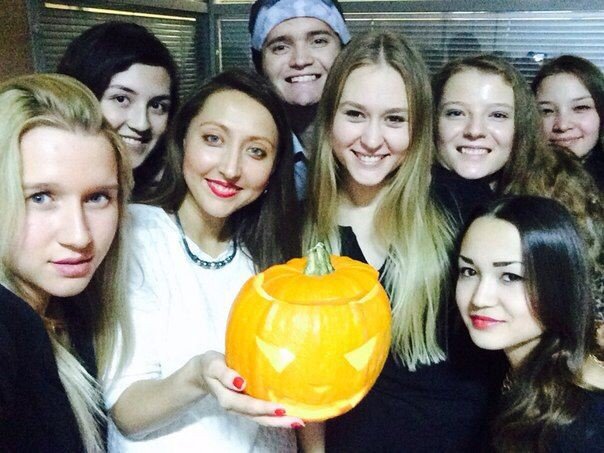 12 декабря 2013Кафедра иностранных языков в сфере экономики, бизнеса и финансов провела региональную олимпиаду по английскому языку. 12 декабря 2013Кафедра иностранных языков в сфере экономики, бизнеса и финансов провела региональную олимпиаду по английскому языку.