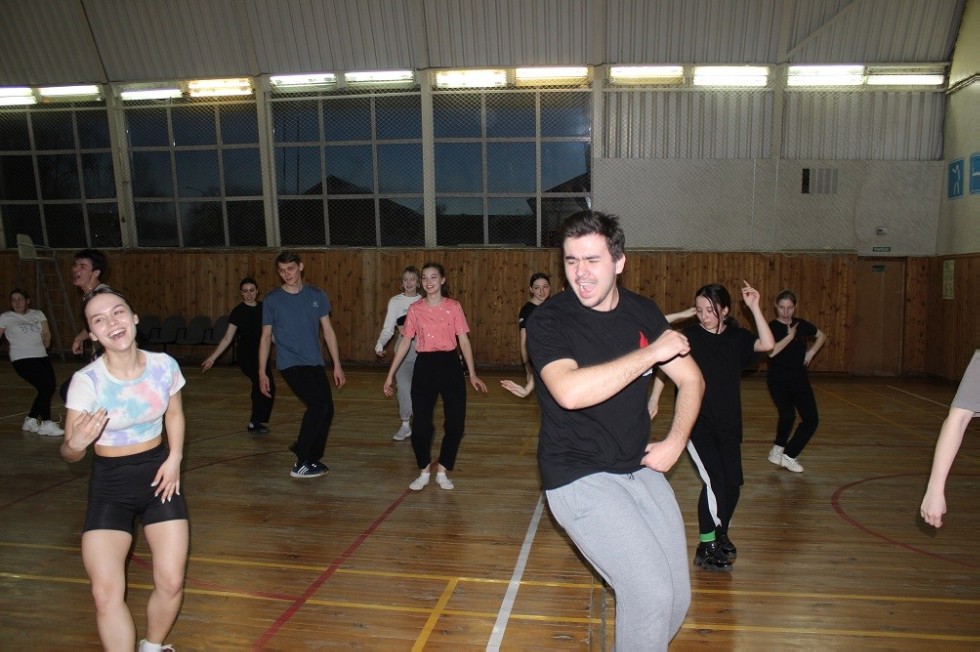 Студенты Елабужского института КФУ приняли участие в танцевальном фитнес-занятии 'Zumba'