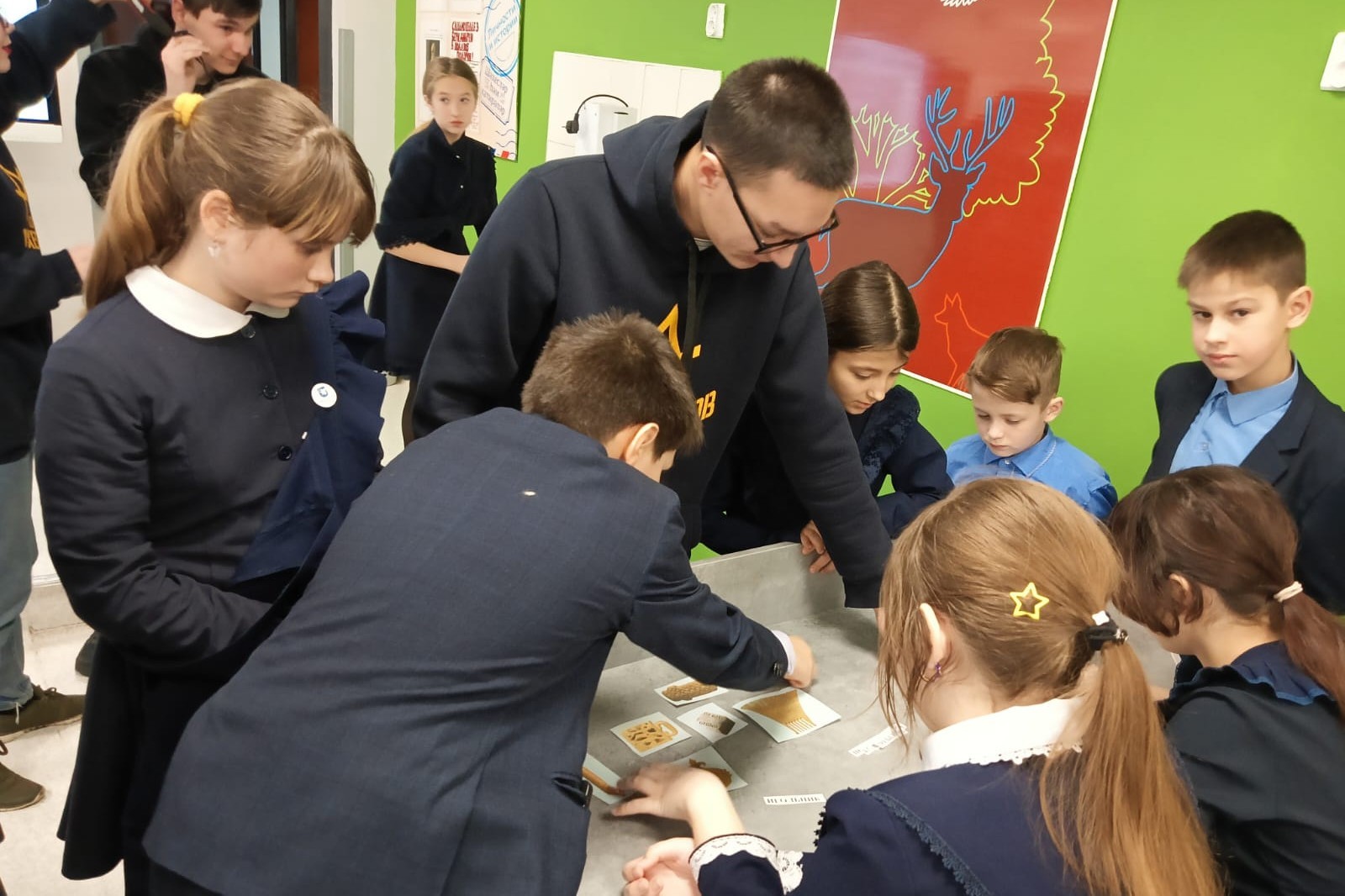 Студенты презентовали школьникам научные объединения Елабужского института КФУ Студенты презентовали школьникам научные объединения Елабужского института КФУ