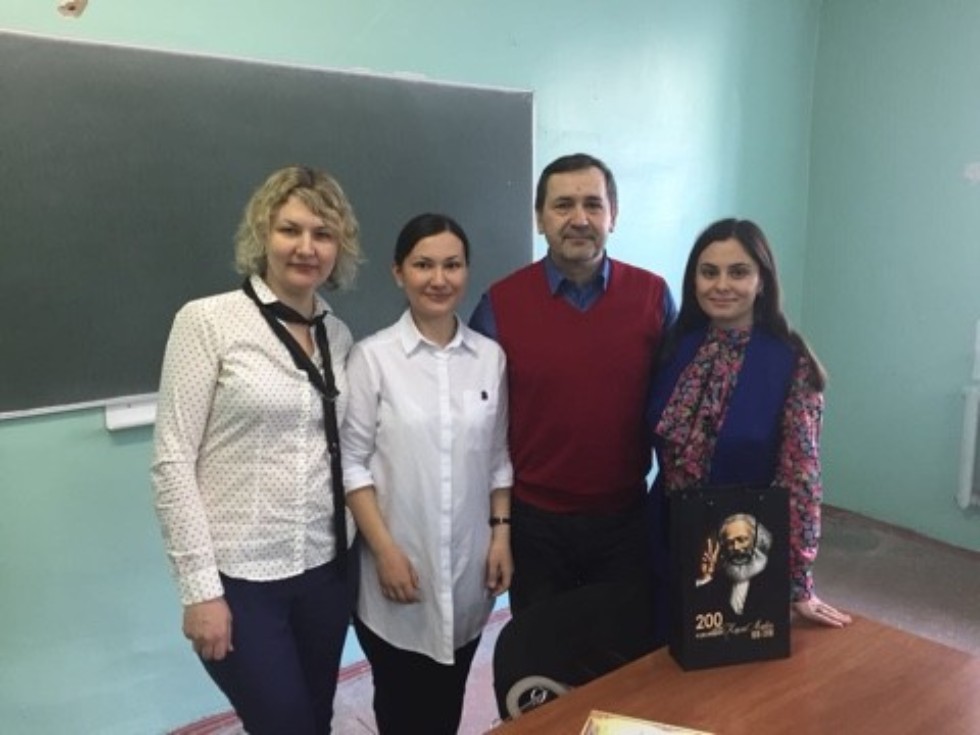 � ������ ������ ������������ �����, 13 ������ ������� ������������� ������ ������� ��� ����������� ����������� 200-����� �� ��� �������� ����� ������.