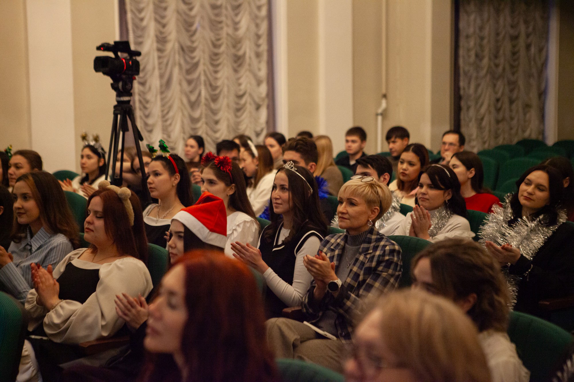 В Елабужском институте КФУ наградили лучших студентов года В Елабужском институте КФУ наградили лучших студентов года